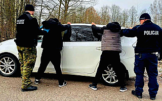Migranci bez dokumentów w zatrzymanym aucie. Interwencja policji z Olecka Migranci bez dokumentów w zatrzymanym aucie. Interwencja policji z Olecka